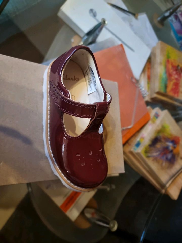 Clarks Kinder Schuhe Größe 25 rot Lackleder in Herxheimweyher