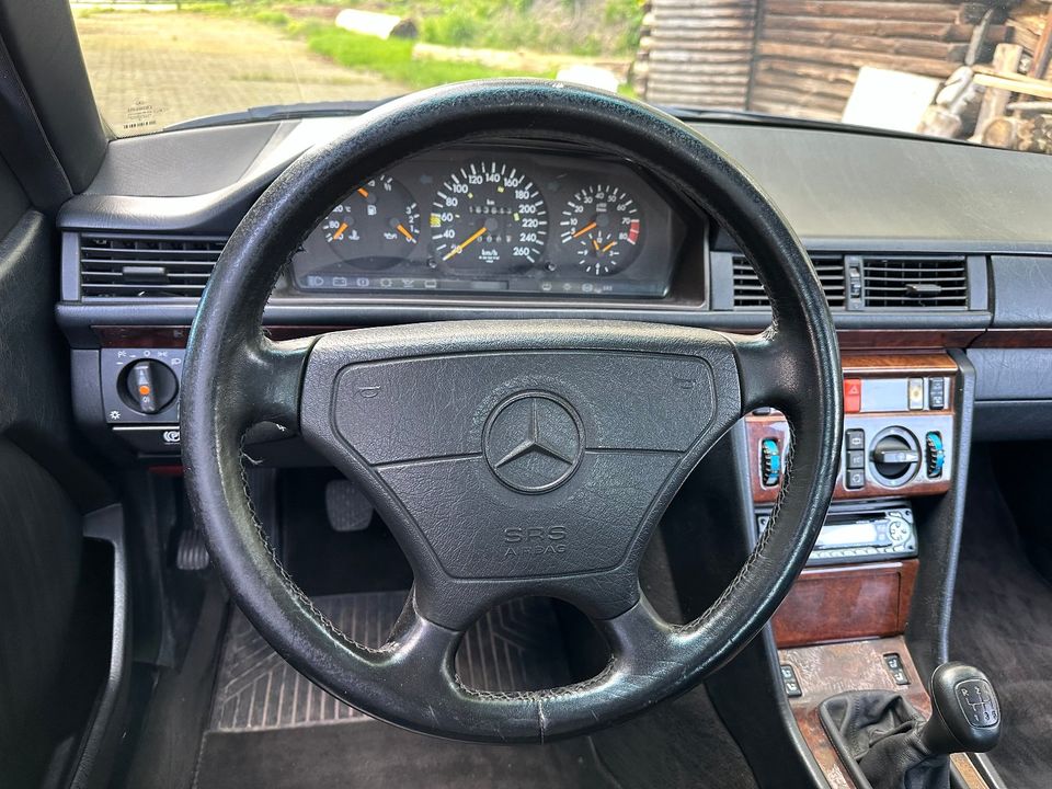 Mercedes Benz W124 300 CE-24 Cabriolet 5 Gang Leder A124 in Bremen