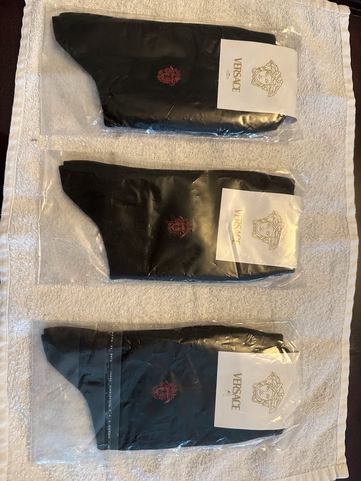 Versace Socken neu verpackt in Stuttgart