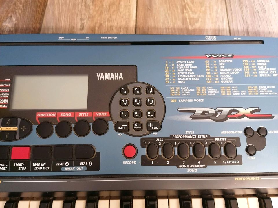 Yamaha Portatone Electric Keyboard in Niebüll
