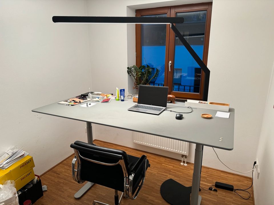 Montana Hilow Tisch Höhenverstellbar Büro in Stuttgart