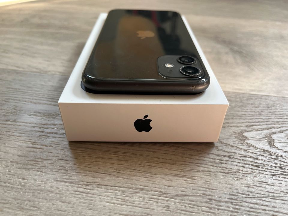 Apple IPhone 11 128 GB, guter Zustand in Gründau