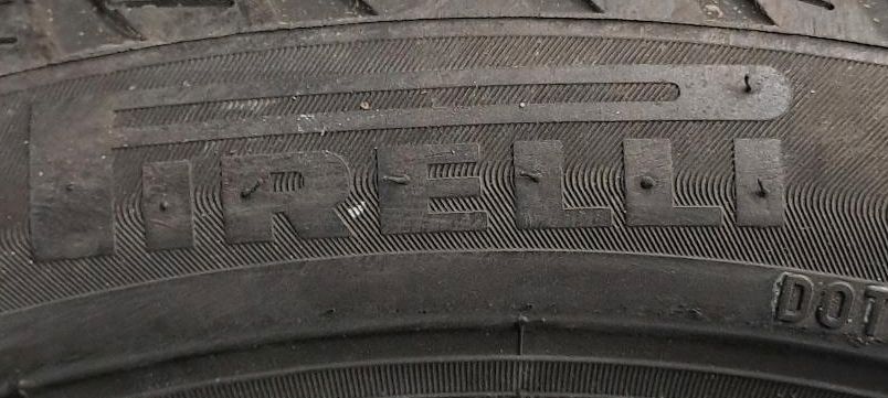 1x 255/40 R18 99V Pirelli RunFlat Winterreifen in Böblingen