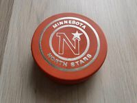 Eishockey Puck NHL Minnesota North Stars, made in Czechoslovakia Nordrhein-Westfalen - Enger Vorschau