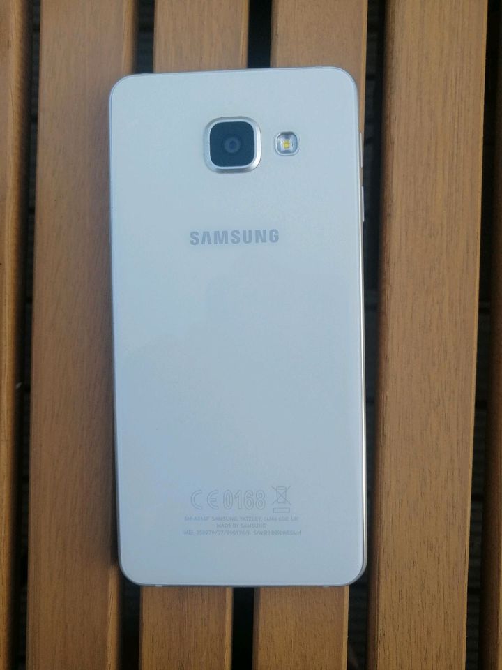 Samsung galaxy A3 weiß 2016 in Mainleus