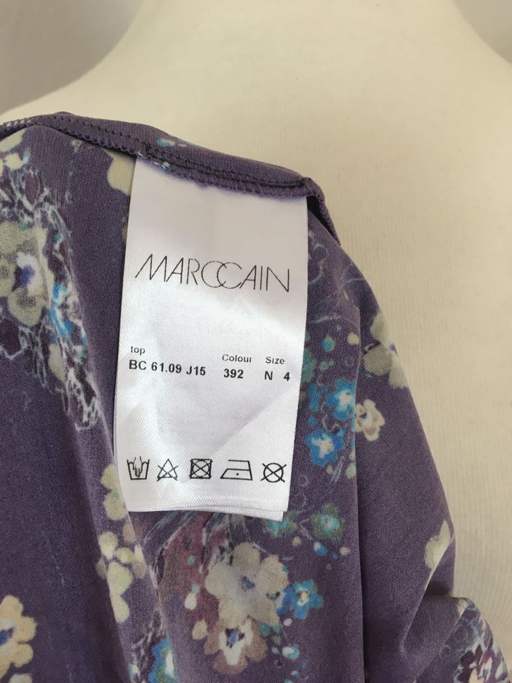 Süßes Top von Marc Cain mit Spitze und Blumen dunkelblau in Stuttgart