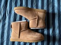UGG Classic Mini Herren Boots Gr. 44 in der Kultfarbe „Chestnut“ Essen - Rüttenscheid Vorschau