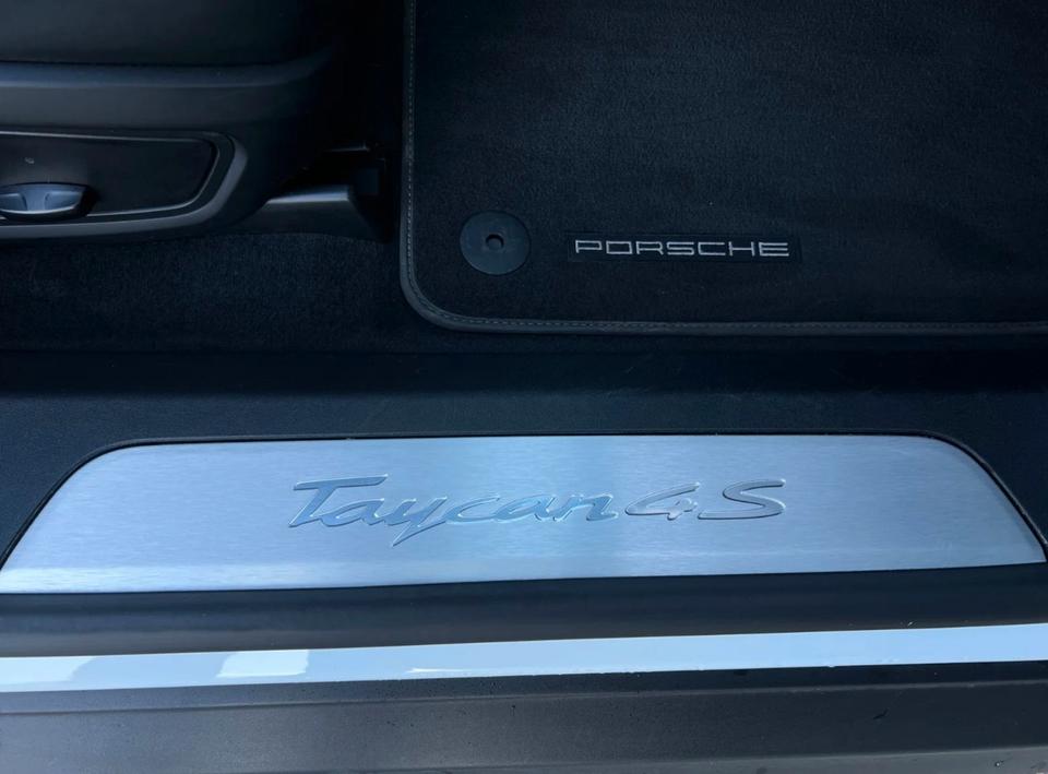 Porsche Taycan 4S - NEUE Batterie - TOP Zustand - Ambientelicht in Flensburg