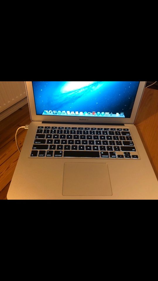 Apple MacBook Air Intel Core i5 1,3 GHz 4 GB 128 GB SSD in Berlin