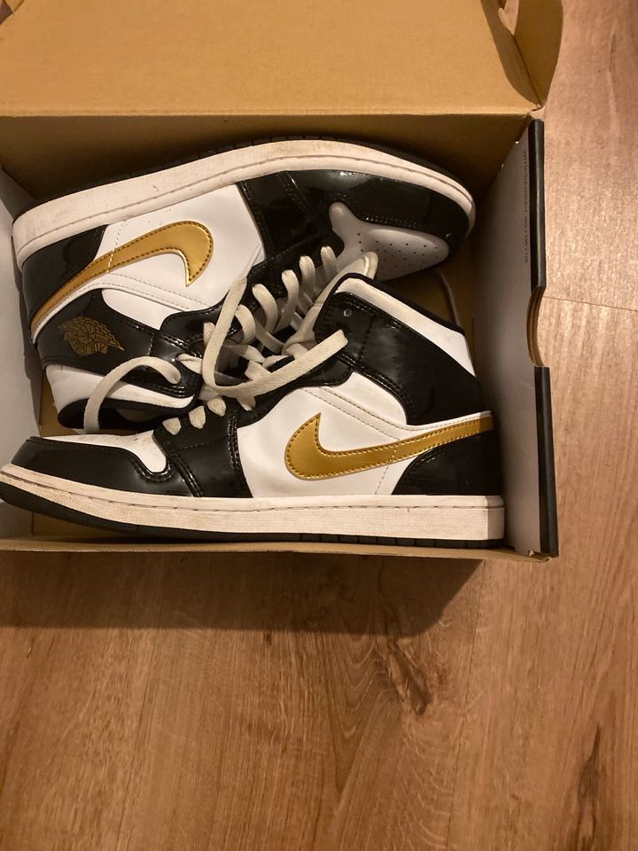 Jordan 1 mid SE in Versmold