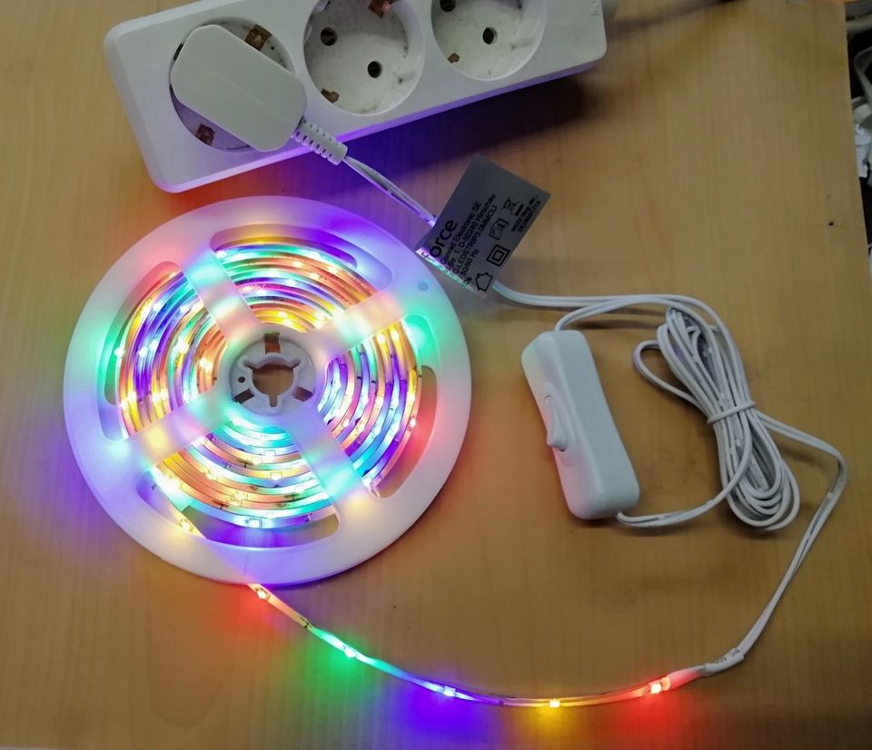 Bunte LED Streifen Komplettset mit Stecker 230V 3m länge in Kr. Altötting -  Haiming | Lampen gebraucht kaufen | eBay Kleinanzeigen ist jetzt  Kleinanzeigen