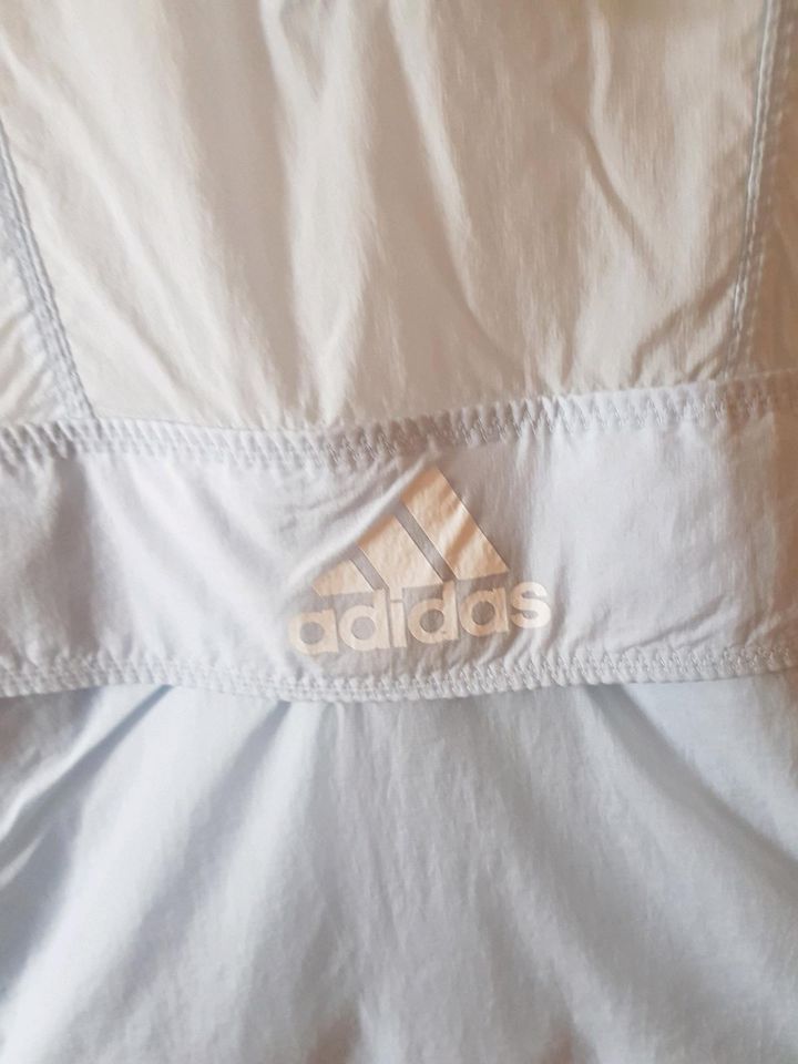 Adidas Windbreaker hellblau für Damen in Bremen