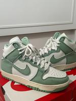 Nike Dunk High 1985 Enamel Green | NEU | Größe 38.5 | 120€ VB Berlin - Neukölln Vorschau