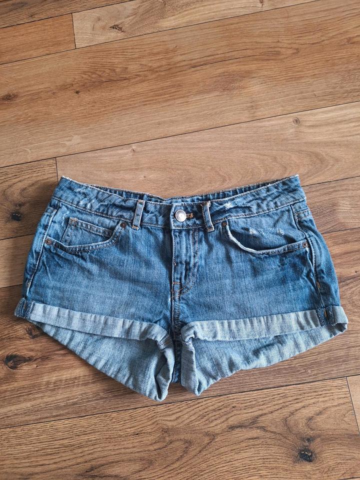 Jeans, Shorts, Hotpants, denim, used look, 34 von Divided in Münchsteinach