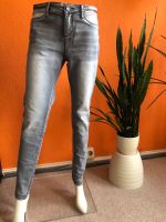 Dünne Stretch Jeanshose desigual Gr.38 hellgrau Hose Jeans Sachsen - Zwickau Vorschau