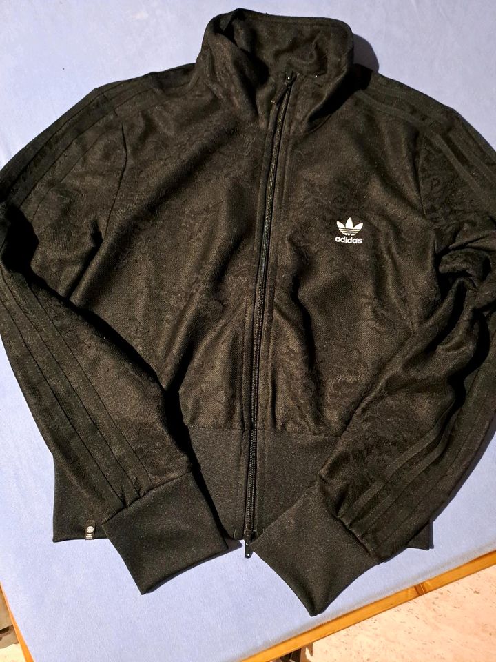 Adidas Jacke Damen mit Stickerei 40 in Grafenrheinfeld