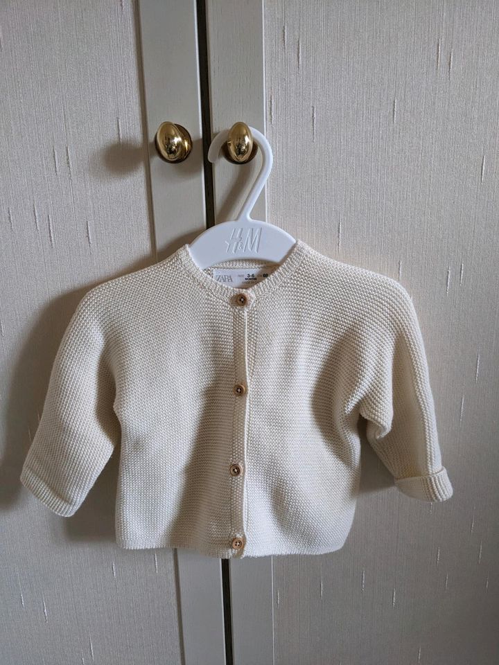 Süßes Zara Set 68 - Strickjacke Einteiler schick Taufe weiß creme in Würzburg