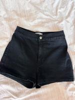 Kurze Hose Highwaist Größe 36 schwarz Pull&Bear Hessen - Wehretal Vorschau