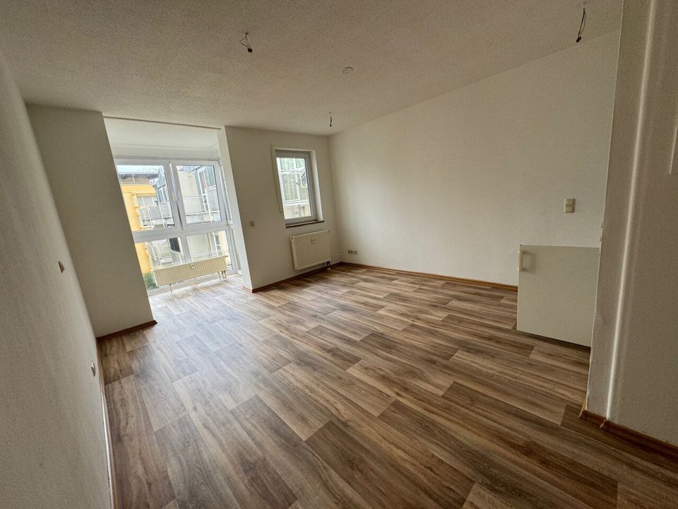 RESERVIERT *Anlageobjekt ** Frei zur Vermietung ** 1 Zimmer Wohnung mit Wintergarten in einer gepflegten Anlage ** Top ** in Weiden (Oberpfalz)