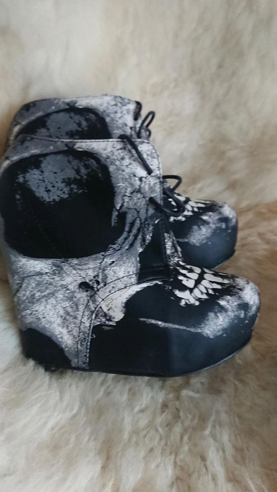 Iron Fist Keilstiefelette 38 Wedge Totenkopf Skull Metal wie neu in Chemnitz