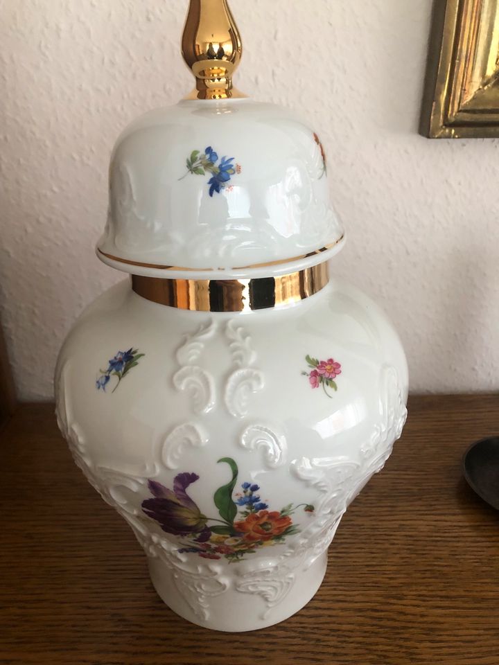 Vase mit floralem Blumenmuster - Porzellan Bavaria KPM Handarbeit in Bersenbrück