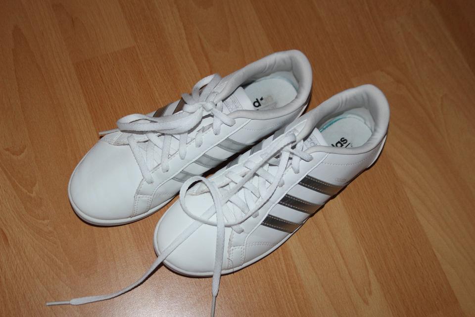 Sneaker Ortholite float in weiB von adidas Gr. 37 in Bismark Altmark Kladen kleinanzeigen