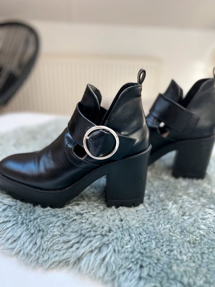 Stiefeletten von Zara in Neumünster