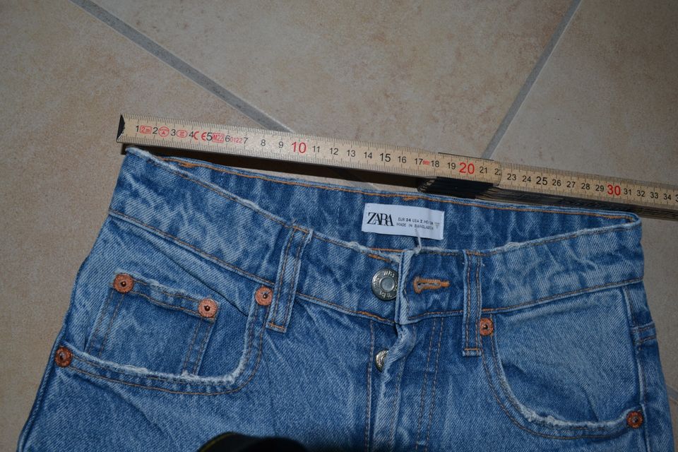 ZARA Jeans mittelblau high waist cropped straight leg Gr. 34 / XS in Kiel
