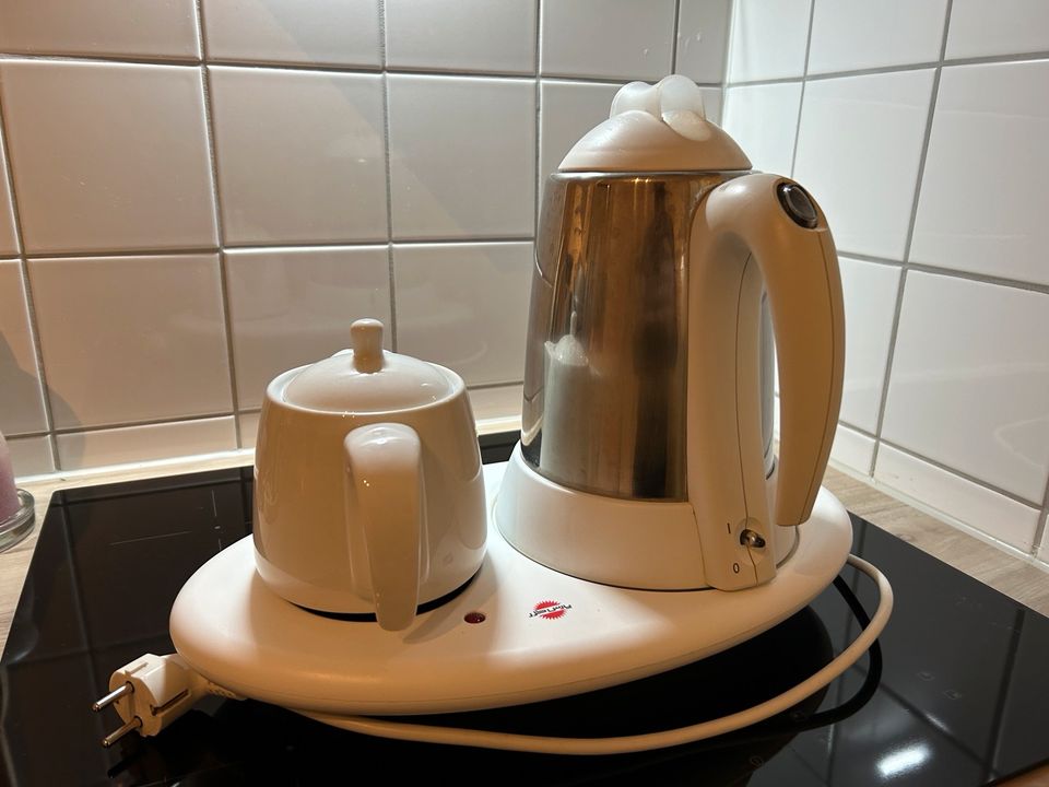 Wasserkocher mit Teekocher in Kiel