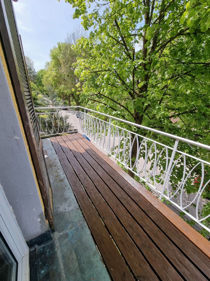 Schöne 4-Zi-Mittelgeschosswohnung mit 2 Balkonen und EBK in Weingarten