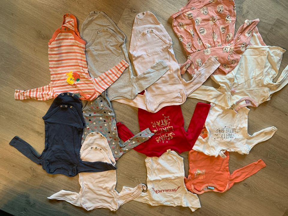 Babysachen  ca. 85 Teile Größe 62/68 Mädchen Kleiderpaket in Oberhausen