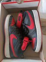 NIKE Schuhe Sneaker Kinder Jugend Rot Schwarz Größe 40 Dresden - Seidnitz/Dobritz Vorschau