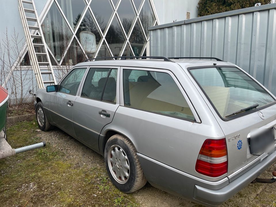 Mercedes w124 Kombi E200 in Porta Westfalica