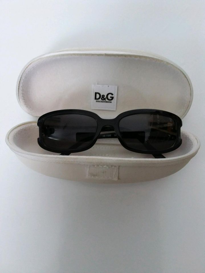 Hugo Boss Sonnenbrille mit Dolce und Gabana Etui in Waiblingen