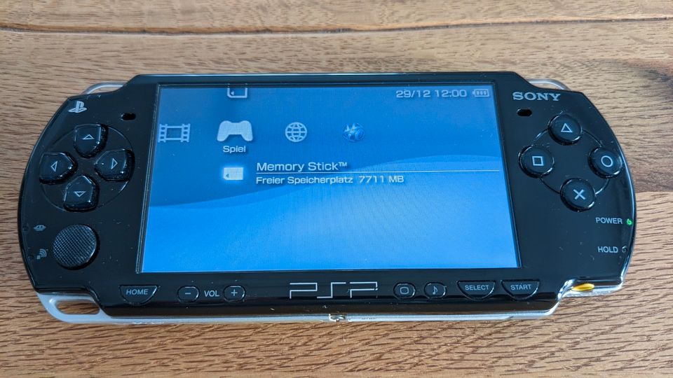 PSP 2000 slim & lite in Bad Kreuznach