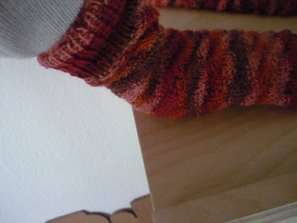 NEU Socken individuelle Größe durch Stricktechnik Rost-Töne in Gummersbach