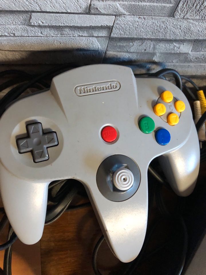 Big Pack Nintendo 64 Konsole N64 mit 3 Controllern in Pfaffen-Schwabenheim