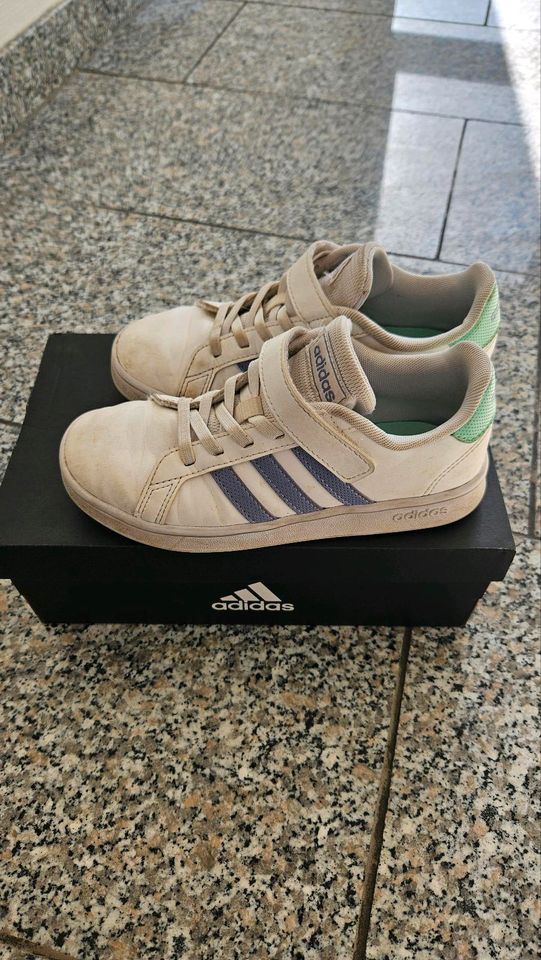 Adidas Sneaker Turnschuh Größe 32 in OVP in Speyer