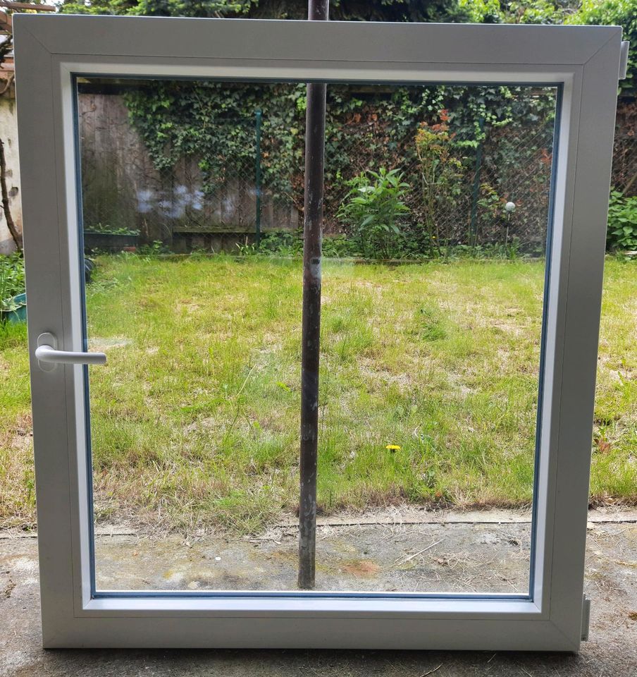 Fenster mit Rahmen  105 x 115 cm in Düren