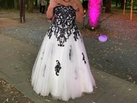 Brautkleid/Hochzeitskleid mit Unterrock und Schleier Hessen - Ehringshausen Vorschau