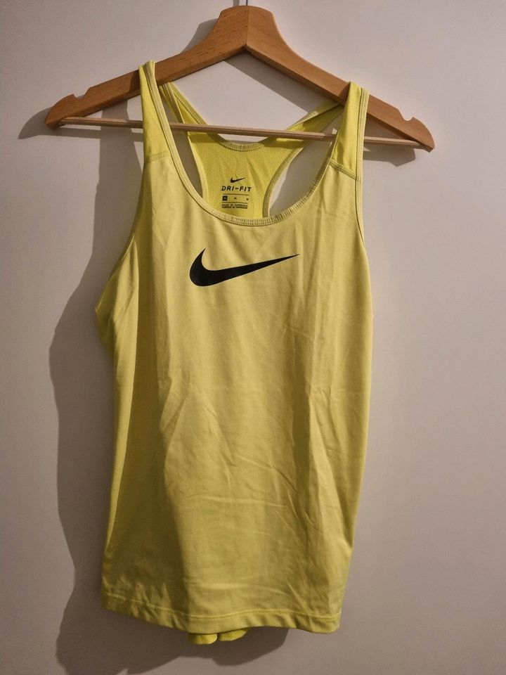 Nike Top gelb in Stuttgart