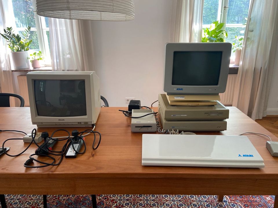 Atari Mega ST4 + Megafile 60 + SF314 + SM124 + usw. … in München