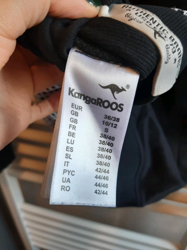 Kangaroos Pullover Damen Oberteil schwarz weiß retro vintage in Jesteburg