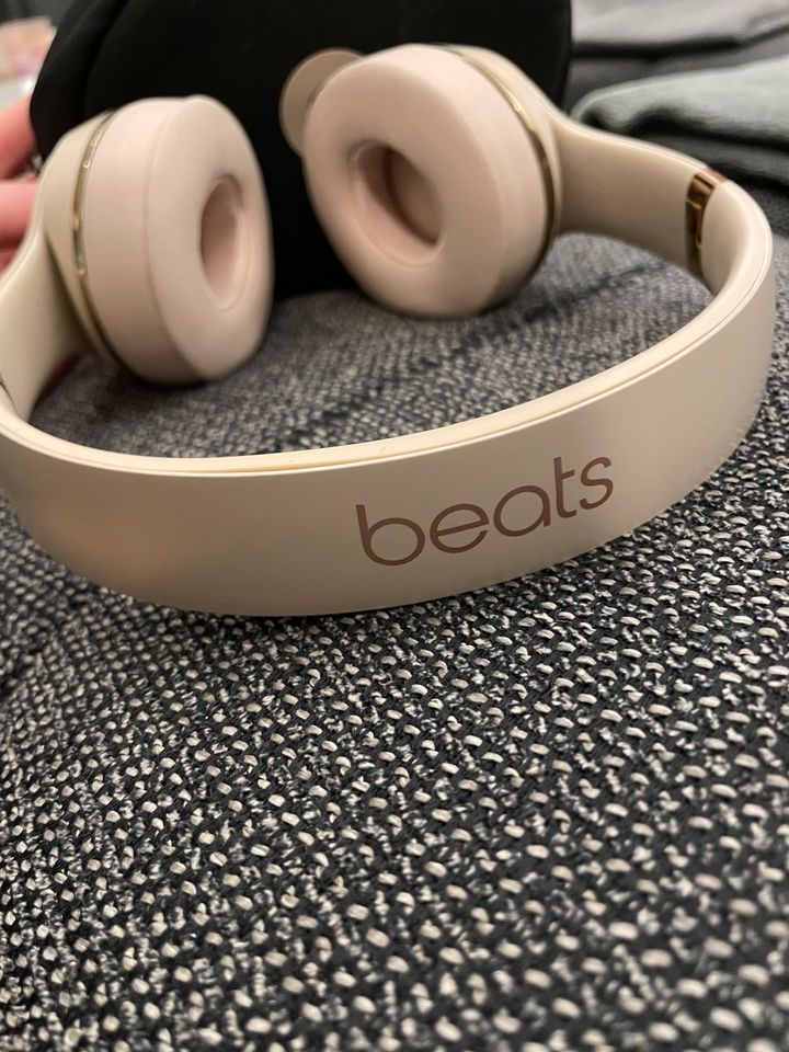 Goldene Wireless Beats Solo3 | neue Ohrpolster in Pulheim