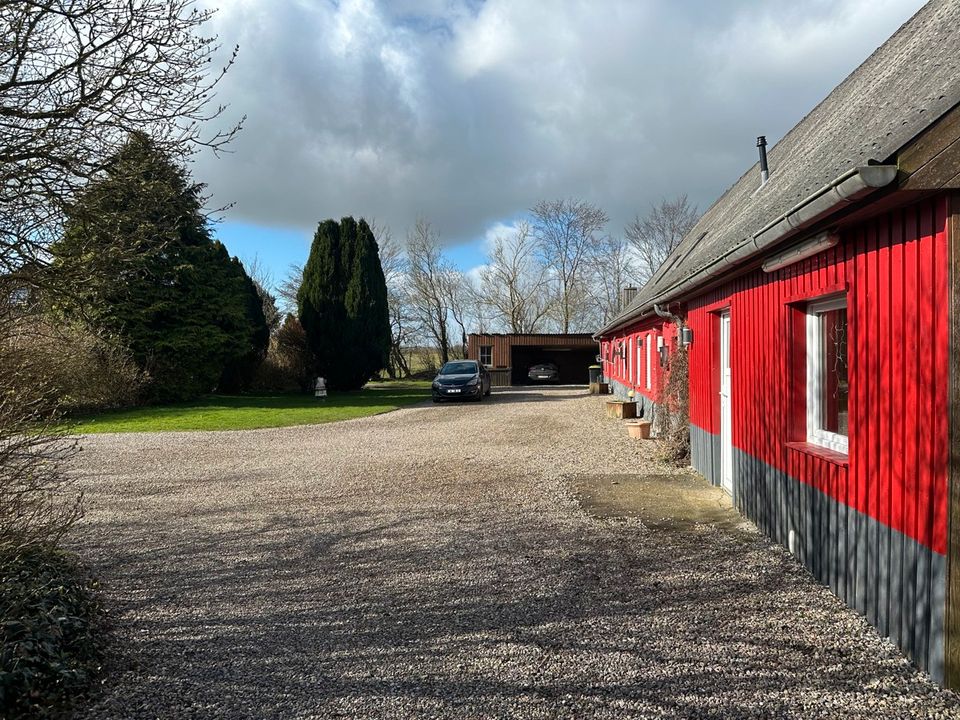 Großes Bauernhaus mit 4 Wohnungen in ruhiger Dorfrandlage! in Maasbüll