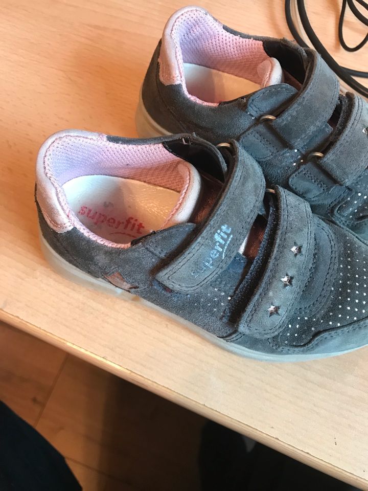 Superfit Kinderschuhe Gr 27 Turnschuhe Mädchen in Jetzendorf