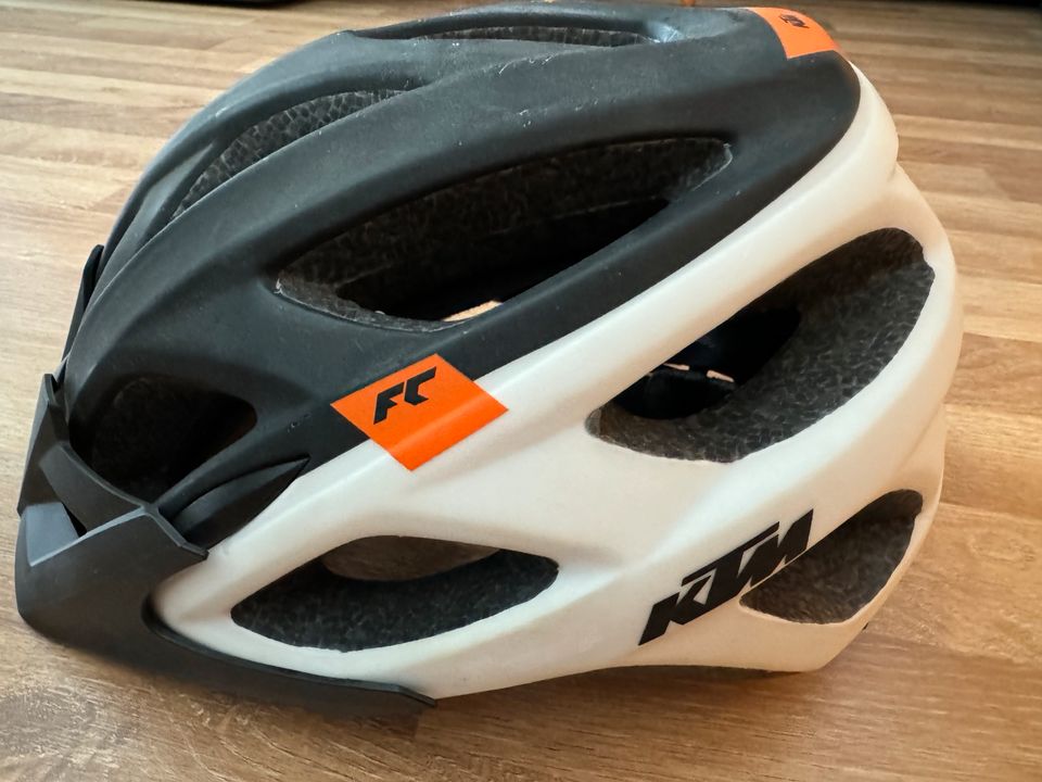 Fahrradhelm KTM Größe 54-56 in Hartmannsdorf