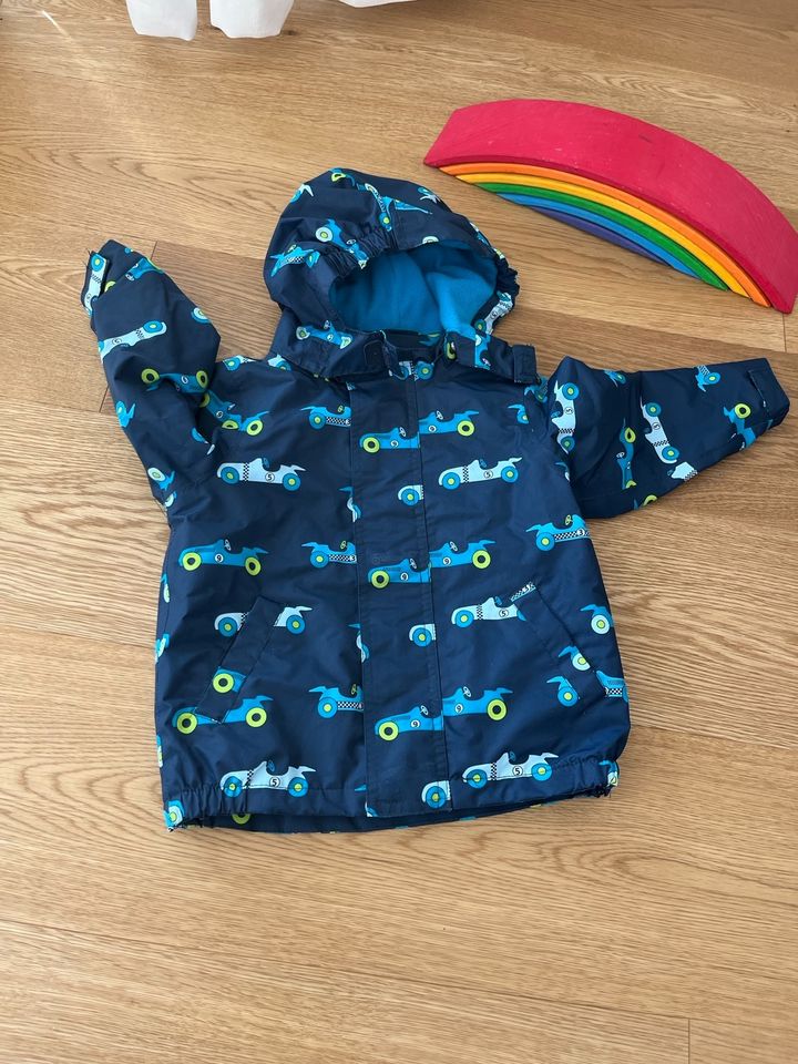 Regenjacke mit Autoprint von Tchibo* Gr. 86-92 in Hamburg