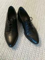 Esprit Damen Halbschuhe Leder Größe 38 Business Hessen - Lahnau Vorschau