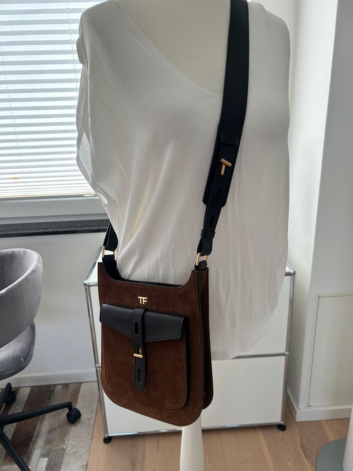 TOM FORD Small T-Twist Crossbody Bag Tasche Leder Braun in Köln